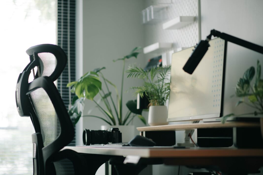 Comment aménager un poste de travail confortable pour préserver sa santé au quotidien