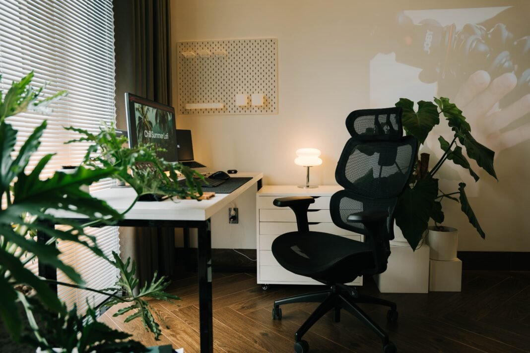 Mobilier de bureau reconditionné : pourquoi les entreprises adoptent-elles cette solution ?